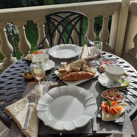 La Lauzeraie Holiday home *